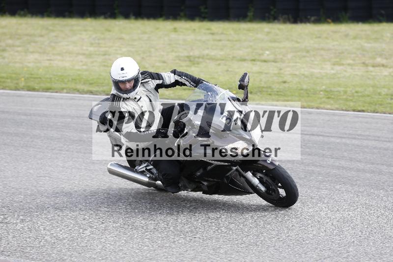 /Archiv-2025/10 23.04.2025 Cornu Master School ADR/gruen-vert/34